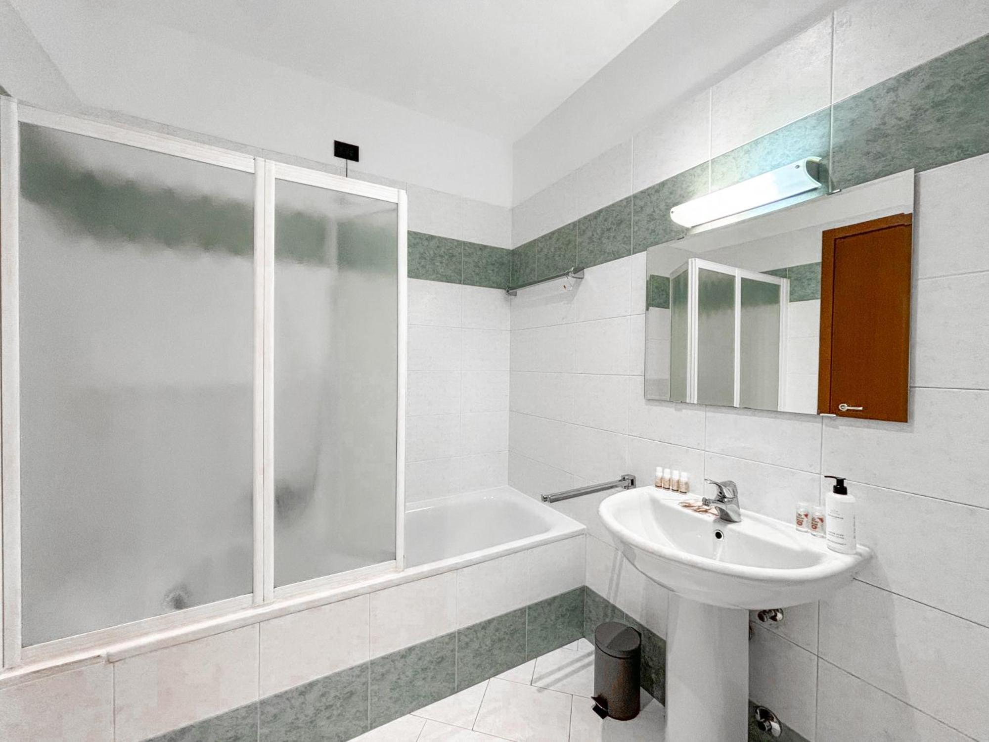 科莫Bilocale Con Terrazzo E Box Auto Su Richiesta公寓 外观 照片